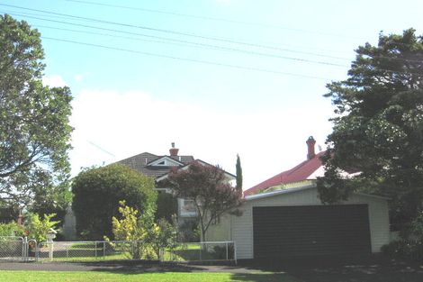 Photo of property in 11 Second Avenue, Stanley Point, Auckland, 0624