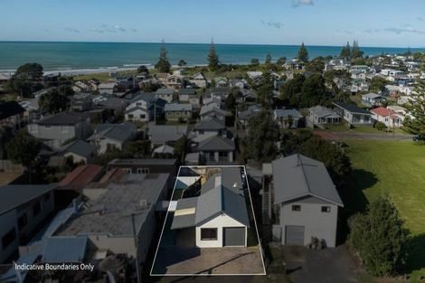 Photo of property in 42 Beach Road, Waihi Beach, 3611