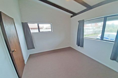 Photo of property in 2/215a Swanson Road, Henderson, Auckland, 0610