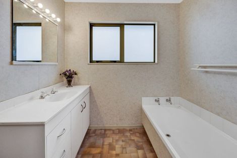 Photo of property in 28 Browne Street, Waitara, 4320