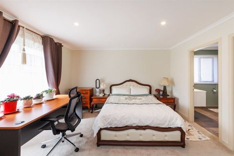 Photo of property in 14 Atlantic Drive, Fitzherbert, Palmerston North, 4410