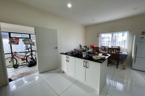 Photo of property in 34 Wattle Street, New Lynn, Auckland, 0600