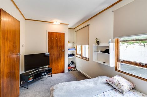 Photo of property in 27a Enfield Road, Hospital Hill, Napier, 4110