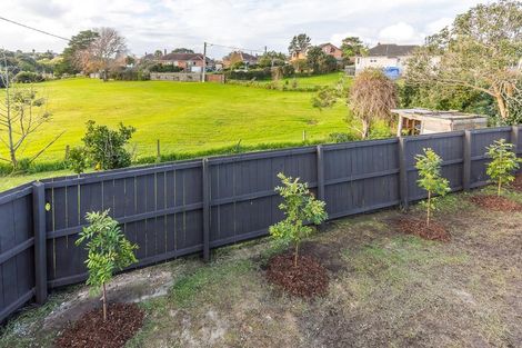 Photo of property in 1/48 Philomel Crescent, Bayswater, Auckland, 0622