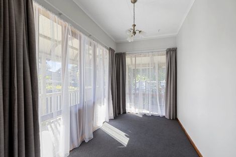 Photo of property in 44 Carrington Street, Lower Vogeltown, New Plymouth, 4310