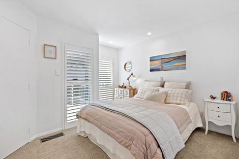 Photo of property in 2/39 Eastcliffe Road, Castor Bay, Auckland, 0620