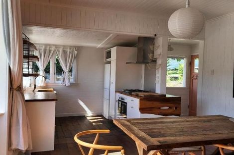 Photo of property in 20 Mcfarlane Street, Oakura, 4314