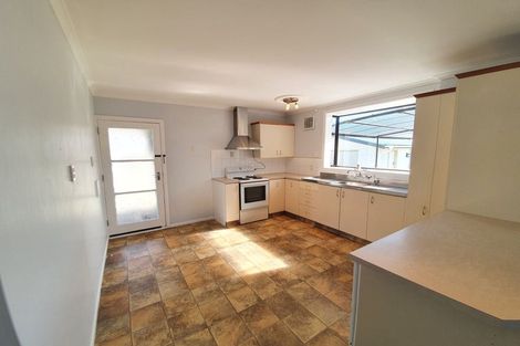 Photo of property in 32 Tararua Terrace, Cloverlea, Palmerston North, 4412