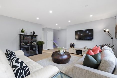 Photo of property in 1 Sai Ridge Close, Pukekohe, 2120