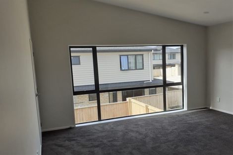 Photo of property in 20 Millcroft Lane, Ranui, Auckland, 0612