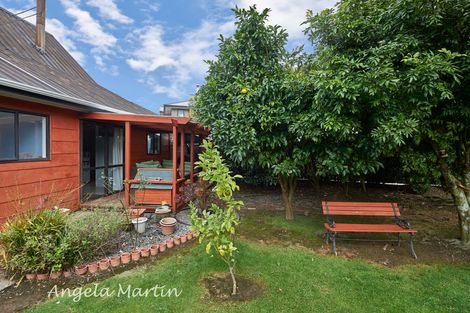 Photo of property in 12 Oak Crescent, Ashhurst, 4810