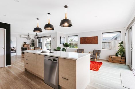 Photo of property in 6 Fuller Street, Papamoa Beach, Papamoa, 3118