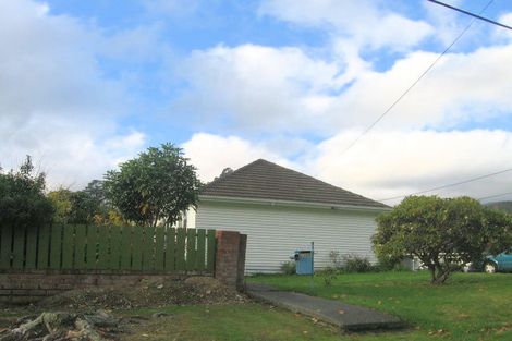 Photo of property in 127 Hine Road, Wainuiomata, Lower Hutt, 5014