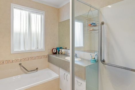 Photo of property in 34 Sovereign Isle Lane, Rototuna, Hamilton, 3210