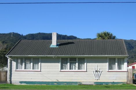 Photo of property in 129 George Street, Stokes Valley, Lower Hutt, 5019