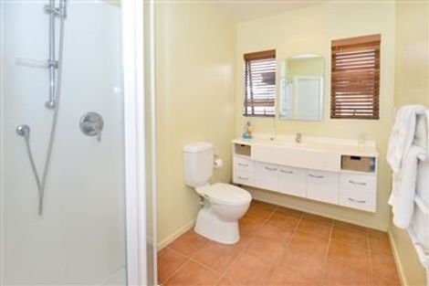 Photo of property in 102 Pacific Parade, Army Bay, Whangaparaoa, 0930