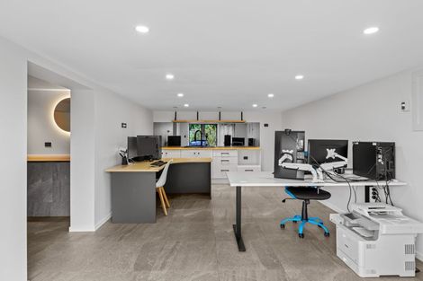 Photo of property in 2 Wharf Road, Te Atatu Peninsula, Auckland, 0610