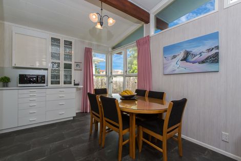 Photo of property in 4 De Thiery Place, Pakuranga Heights, Auckland, 2010