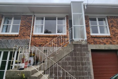 Photo of property in 2/31 Beatrice Avenue, Hillcrest, Auckland, 0627