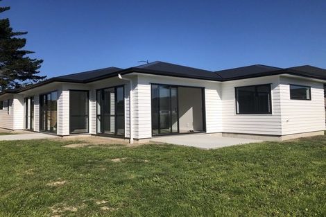 Photo of property in 35 Nobilo Road, Kumeu, 0810