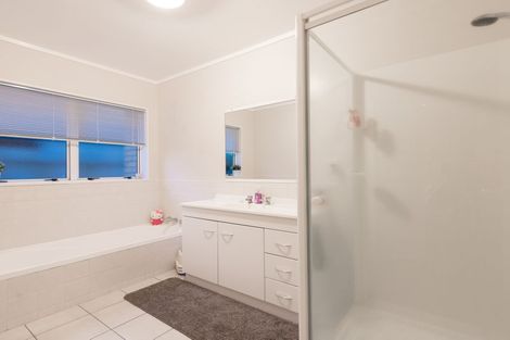 Photo of property in 302 Gravatt Road, Papamoa Beach, Papamoa, 3118