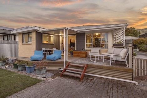 Photo of property in 6 Laing Crescent, Heathcote Valley, Christchurch, 8022