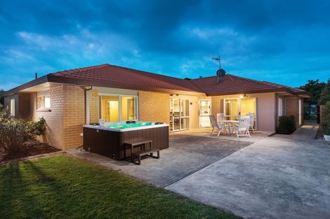 Photo of property in 302 Gravatt Road, Papamoa Beach, Papamoa, 3118