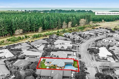 Photo of property in 21 Forest Drive, Parklands, Christchurch, 8083