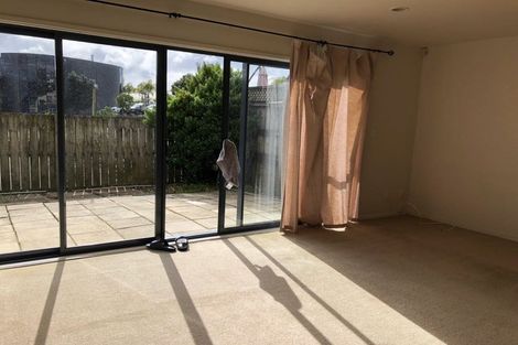 Photo of property in 6/18 Pannill Place, Oteha, Auckland, 0632
