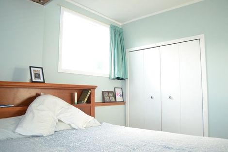 Photo of property in 32 Owhiro Bay Parade, Owhiro Bay, Wellington, 6023