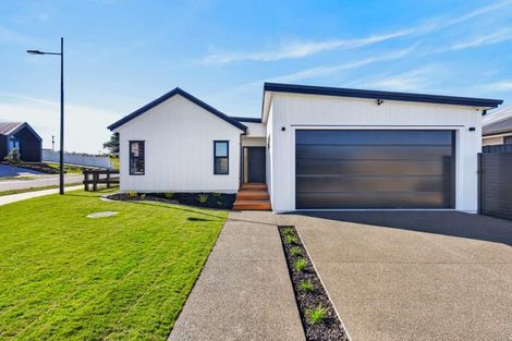 Photo of property in 8 Annie Aranui Drive, Poraiti, 4182
