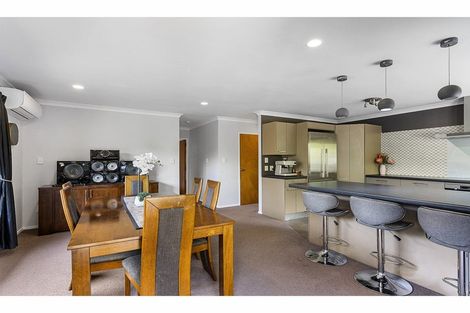 Photo of property in 3 Voltaire Court, Botany Downs, Auckland, 2010