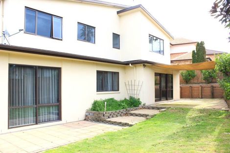 Photo of property in 5 Gibbston Crescent, Flat Bush, Auckland, 2016