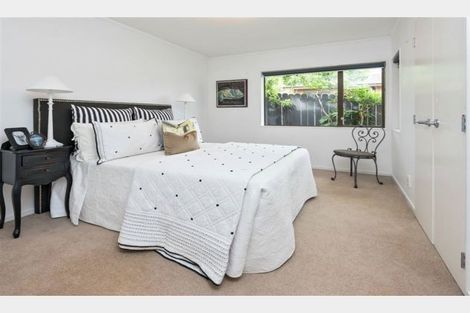 Photo of property in 53 Mirrabooka Avenue, Botany Downs, Auckland, 2010