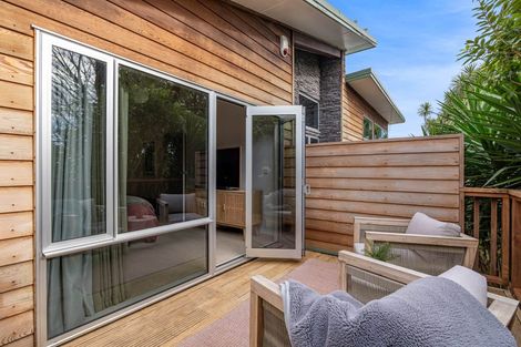 Photo of property in 12 Leatham Avenue, Strandon, New Plymouth, 4312