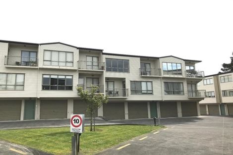 Photo of property in The Haven, 28/120 Beach Haven Road, Beach Haven, Auckland, 0626