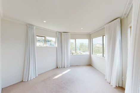 Photo of property in 9 Bennett Grove, Newlands, Wellington, 6037