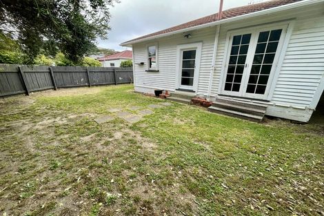 Photo of property in 23 Severn Street, Island Bay, Wellington, 6023