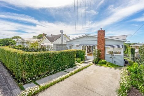 Photo of property in 41 Hanlon Crescent, Narrow Neck, Auckland, 0624