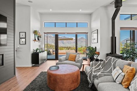 Photo of property in 13 Fantail Lane, Mount Creighton, Queenstown, 9371