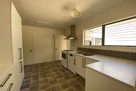 Photo of property in 2/2b Sunnynook Road, Sunnynook, Auckland, 0620