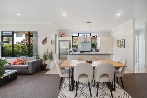 Photo of property in 22 Midhurst Avenue, Henderson, Auckland, 0612