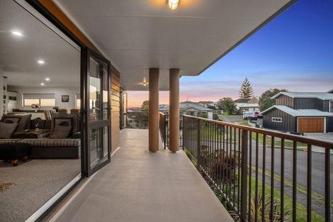 Photo of property in 14 Commodores Close, Coastlands, Whakatane, 3120