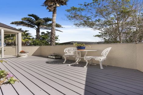 Photo of property in 2/15 Bradbury Road, Botany Downs, Auckland, 2010