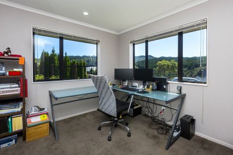 Photo of property in 6 Mcewen Crescent, Riverstone Terraces, Upper Hutt, 5018