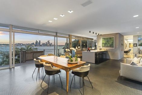 Photo of property in 9 Stanley Point Road, Stanley Point, Auckland, 0624