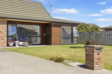 Photo of property in Rangeview Villas, 41/9 Fuller Close, Levin, 5510