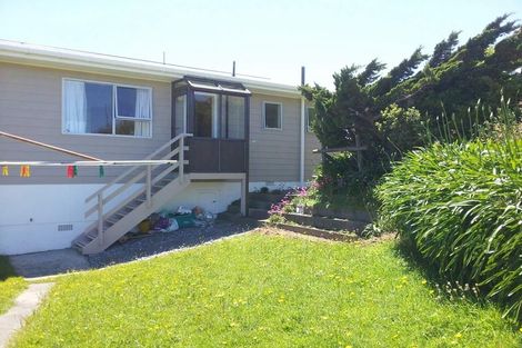 Photo of property in 45a Edgecombe Street, Newlands, Wellington, 6037