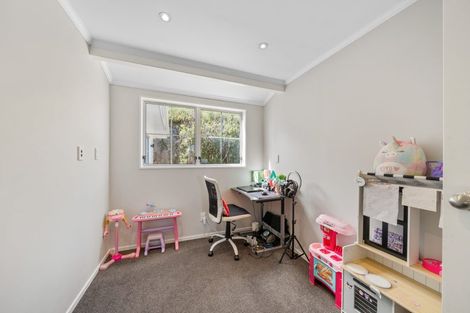 Photo of property in 5 Montserrat Place, Grenada Village, Wellington, 6037