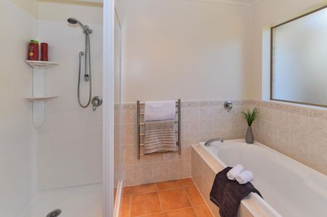 Photo of property in 50 Lothian Brae, Wattle Downs, Auckland, 2103